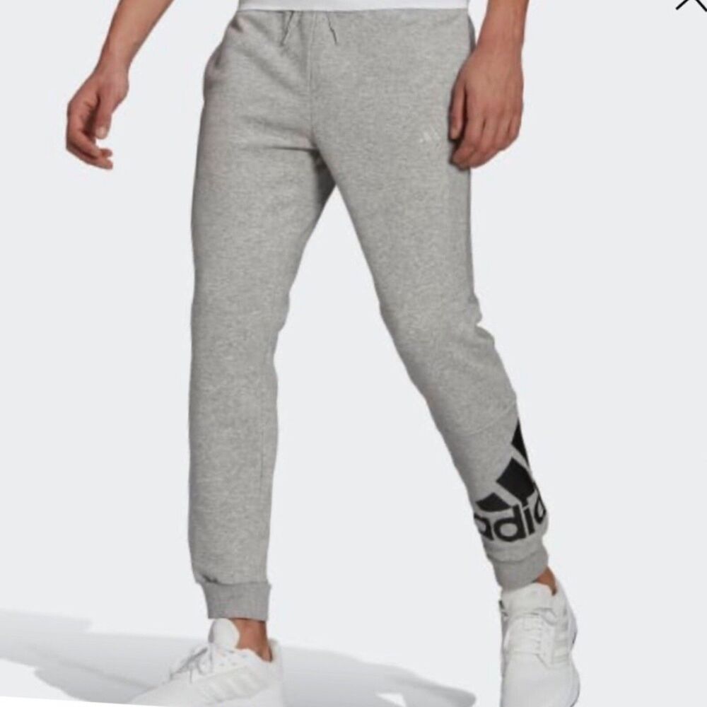 NWT Men's Adidas big logo essentials fleece tapered‎ cuff logo pants size XL